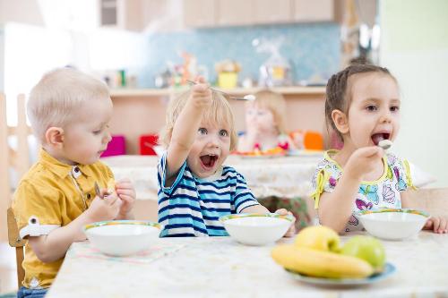 Children eating lunch at nursery